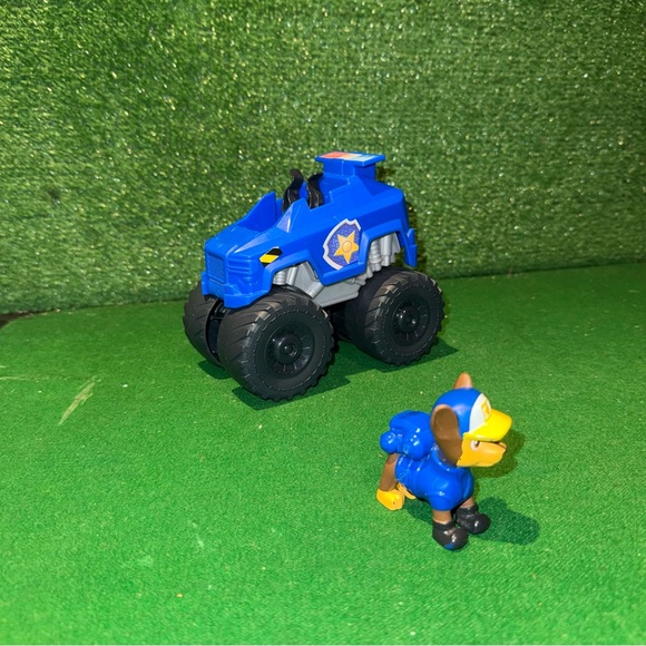 PAW Patrol: Rescue Wheels Chase’s Cruiser, with Action Figure - Picture 2 of 4